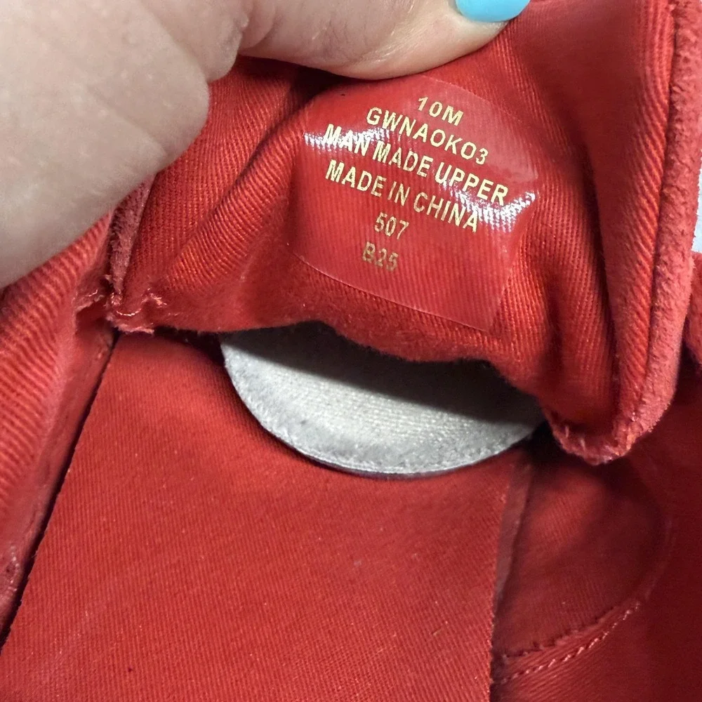 Guess Shoes Womens Size 10 Red Chain Charm Low Top‎ Casual Sneakers GWNA0K03